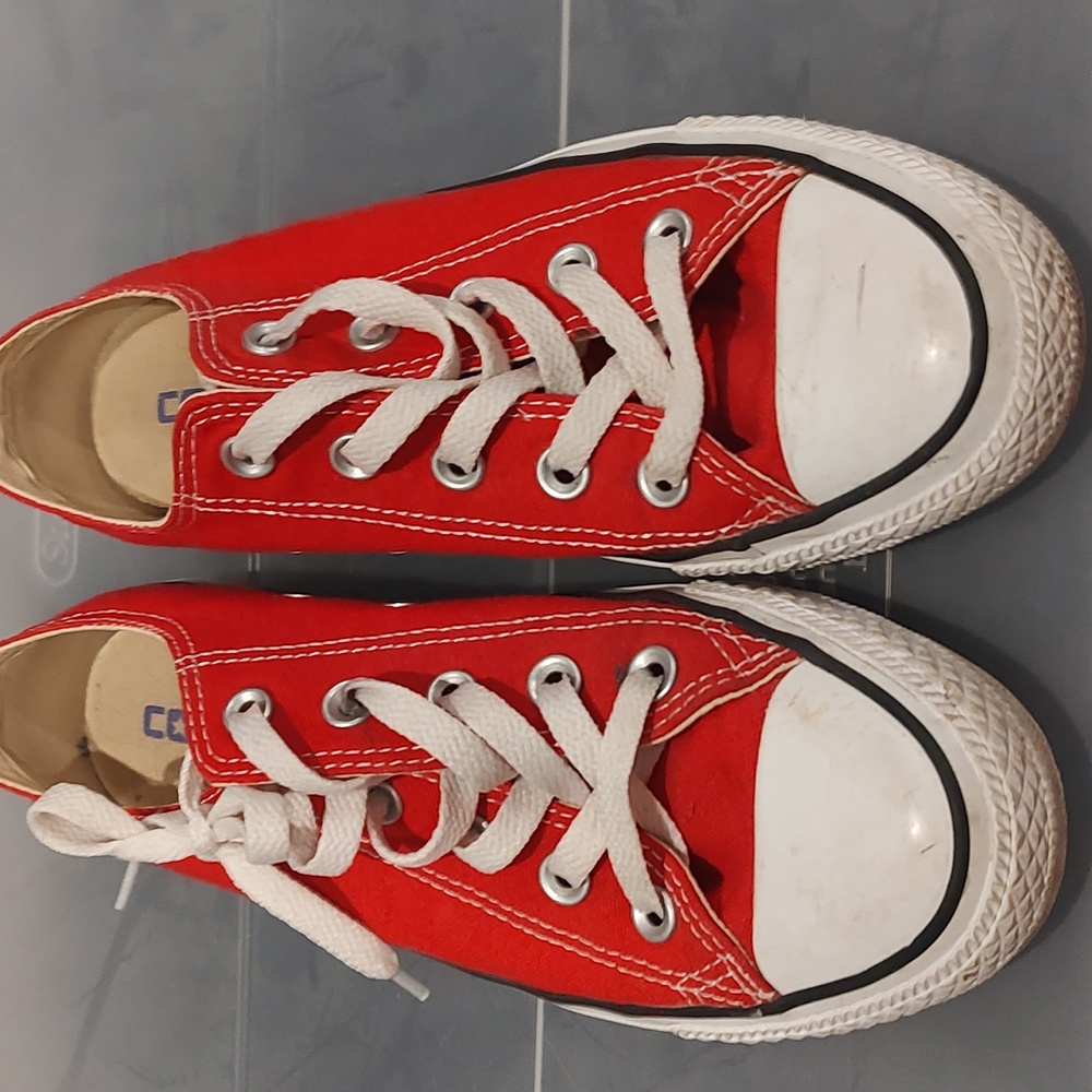 Red canvas converse All-stars